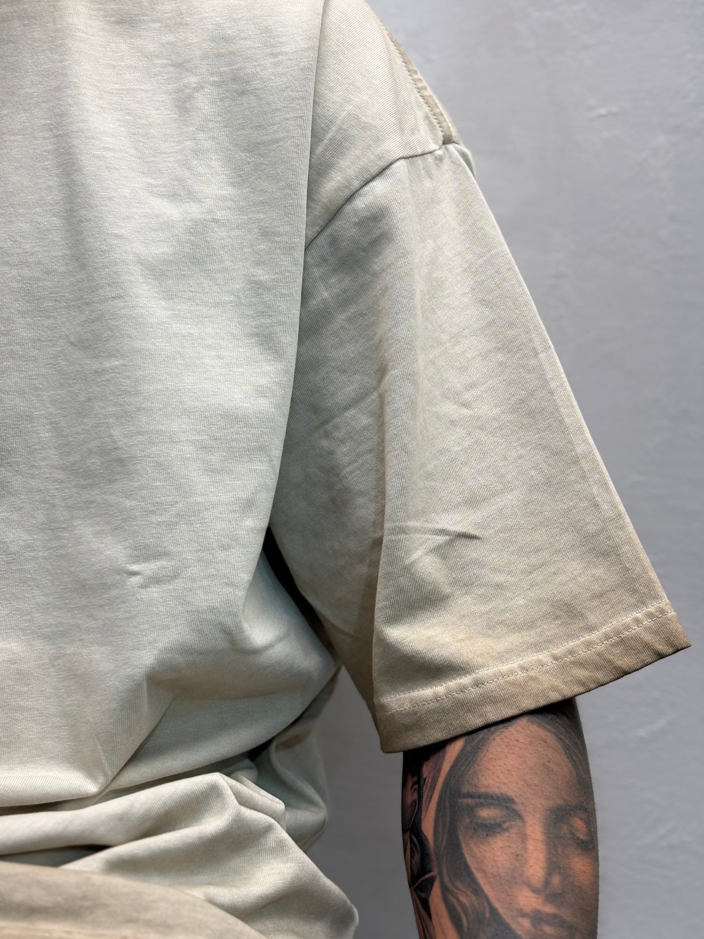 Maglietta sartoriale oversize slavata