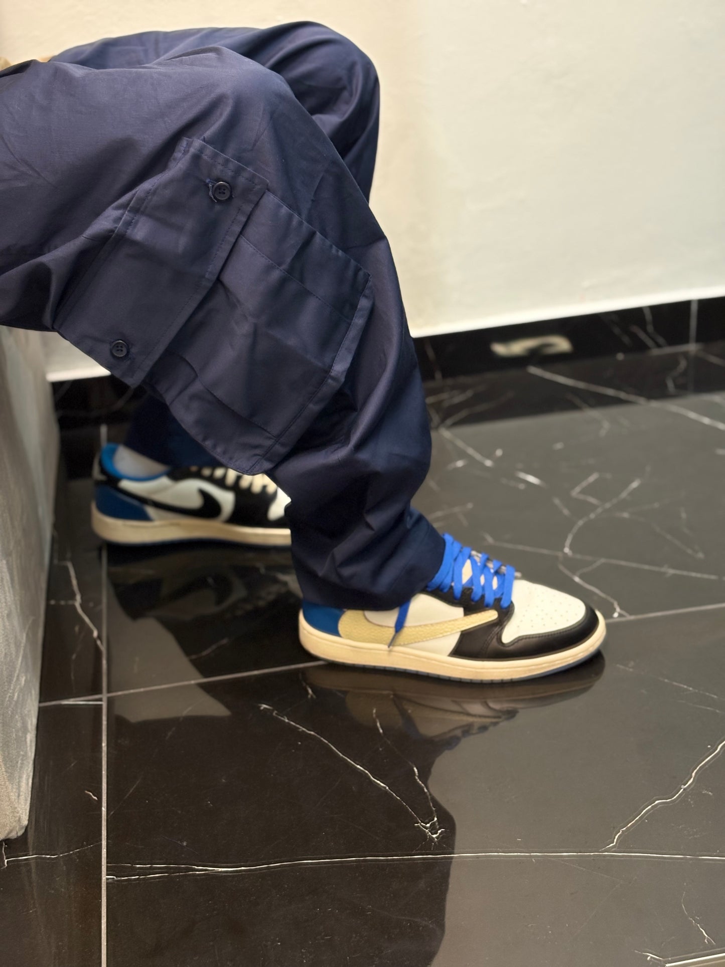 Pantalone sartoriale cargo blu navy
