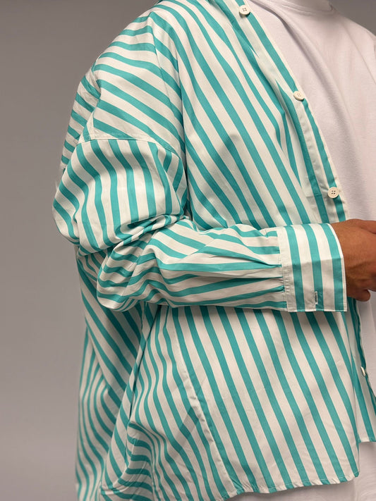 camicia a righe bianca e verde acqua
